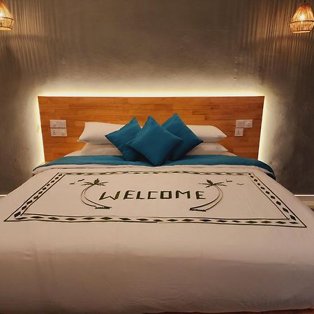 Dhigurah Beach Inn Экстерьер фото