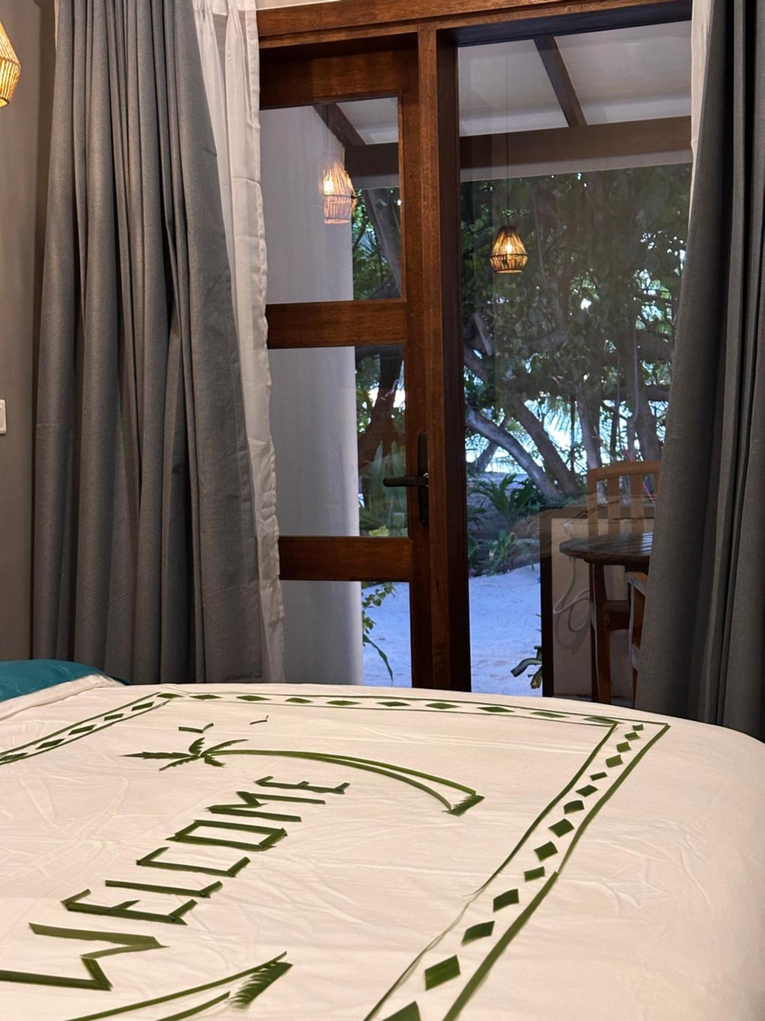 Dhigurah Beach Inn Экстерьер фото